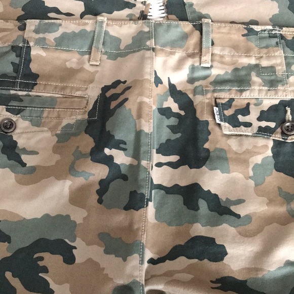 🚨B2G1 LEVI’S Army Camouflage Print 34X32 Jeans - Picture 3 of 5